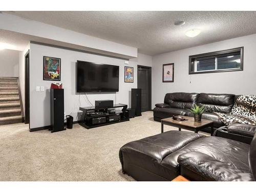 263 Sunset View, Cochrane, AB - Indoor Photo Showing Living Room