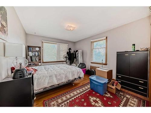 721 4 Avenue Ne, Calgary, AB - Indoor Photo Showing Bedroom