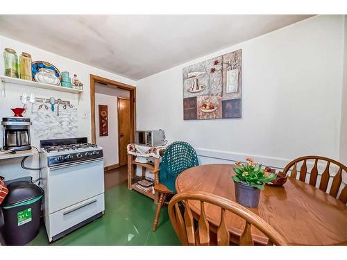 721 4 Avenue Ne, Calgary, AB - Indoor Photo Showing Dining Room