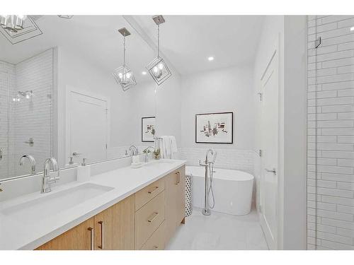 2-3550 45 Street Sw, Calgary, AB - Indoor Photo Showing Bathroom