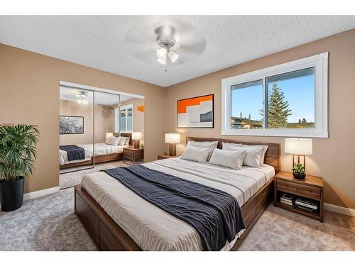 26-740 Bracewood Drive Sw, Calgary, AB - Indoor Photo Showing Bedroom