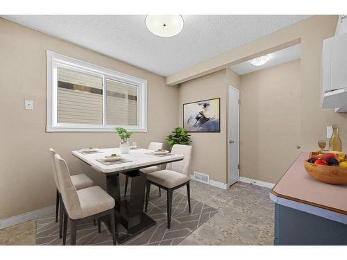 26-740 Bracewood Drive Sw, Calgary, AB - Indoor Photo Showing Dining Room