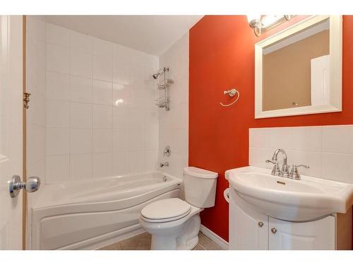 5032 Whitestone Road Ne, Calgary, AB - Indoor Photo Showing Bathroom