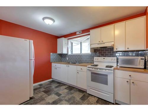 5032 Whitestone Road Ne, Calgary, AB - Indoor Photo Showing Kitchen