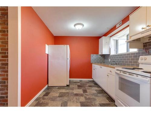 5032 Whitestone Road Ne, Calgary, AB - Indoor Photo Showing Kitchen