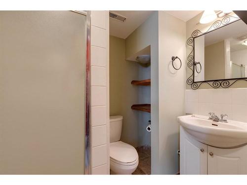 5032 Whitestone Road Ne, Calgary, AB - Indoor Photo Showing Bathroom