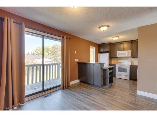 5032 Whitestone Road Ne, Calgary, AB - Indoor Photo Showing Kitchen