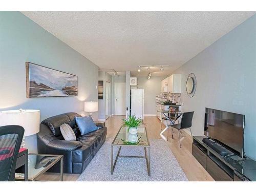 303-525 13 Avenue Sw, Calgary, AB - Indoor Photo Showing Living Room