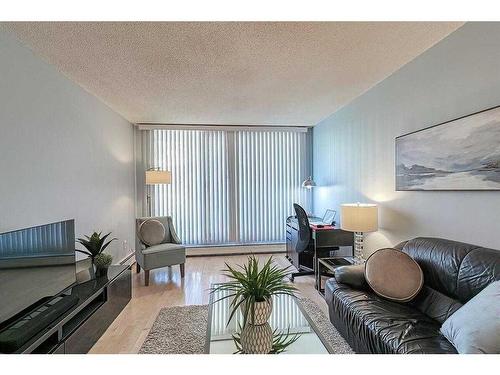 303-525 13 Avenue Sw, Calgary, AB - Indoor Photo Showing Living Room