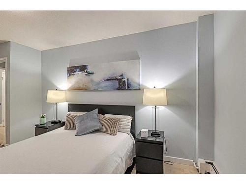 303-525 13 Avenue Sw, Calgary, AB - Indoor Photo Showing Bedroom