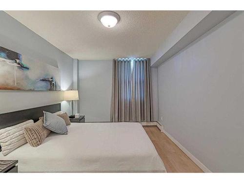 303-525 13 Avenue Sw, Calgary, AB - Indoor Photo Showing Bedroom