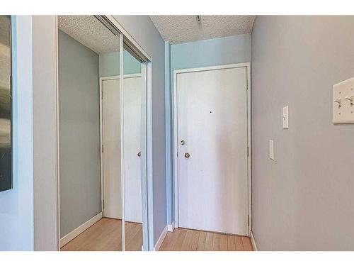 303-525 13 Avenue Sw, Calgary, AB - Indoor Photo Showing Other Room