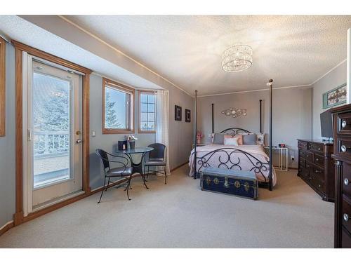 7 Richelieu Court Sw, Calgary, AB - Indoor Photo Showing Other Room