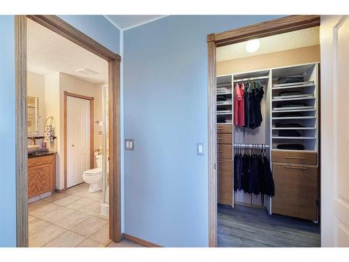 7 Richelieu Court Sw, Calgary, AB - Indoor Photo Showing Bedroom