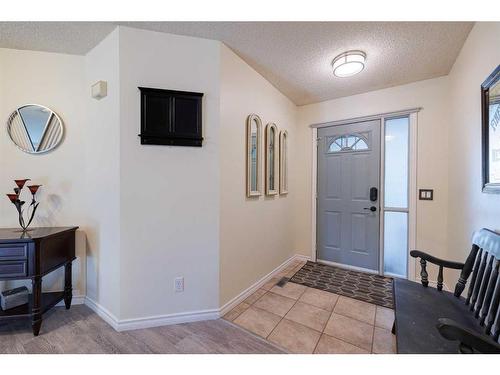 7 Richelieu Court Sw, Calgary, AB - Indoor Photo Showing Other Room