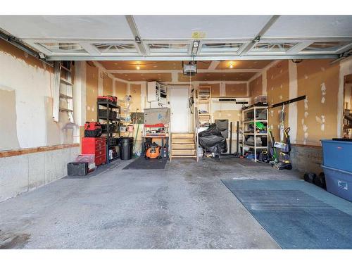 7 Richelieu Court Sw, Calgary, AB - Indoor Photo Showing Garage