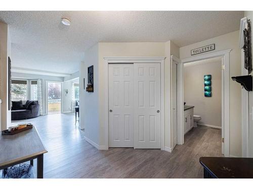 7 Richelieu Court Sw, Calgary, AB - Indoor