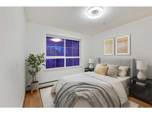 155-35 Richard Court Sw, Calgary, AB - Indoor Photo Showing Bedroom