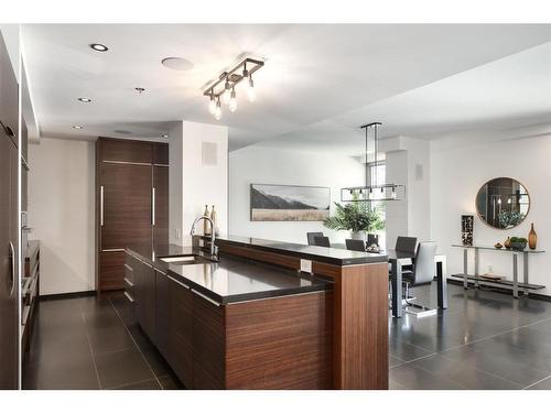 1802-108 9 Avenue Sw, Calgary, AB - Indoor Photo Showing Kitchen With Upgraded Kitchen