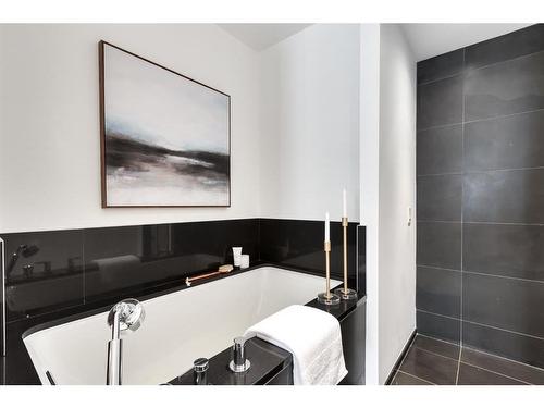 1802-108 9 Avenue Sw, Calgary, AB - Indoor Photo Showing Bathroom