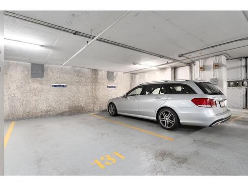 1802-108 9 Avenue Sw, Calgary, AB - Indoor Photo Showing Garage