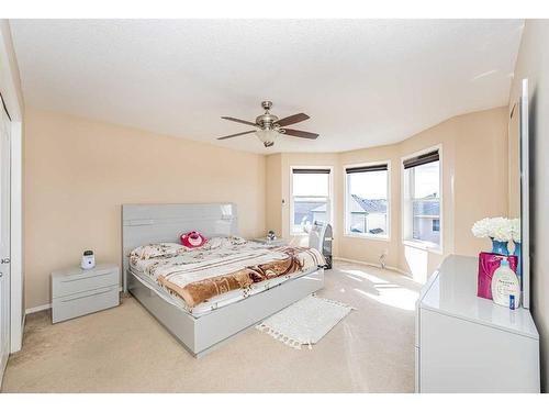 57 Saddlecrest Park Ne, Calgary, AB - Indoor Photo Showing Bedroom