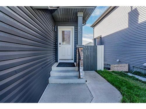 57 Saddlecrest Park Ne, Calgary, AB - Outdoor