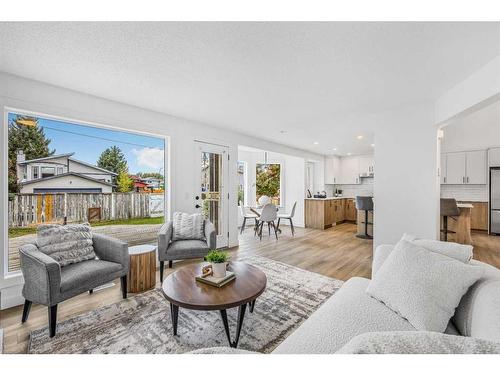 103 Hawkhill Place Nw, Calgary, AB - Indoor Photo Showing Living Room