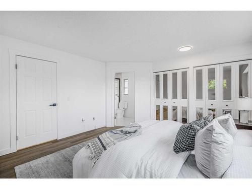 103 Hawkhill Place Nw, Calgary, AB - Indoor Photo Showing Bedroom