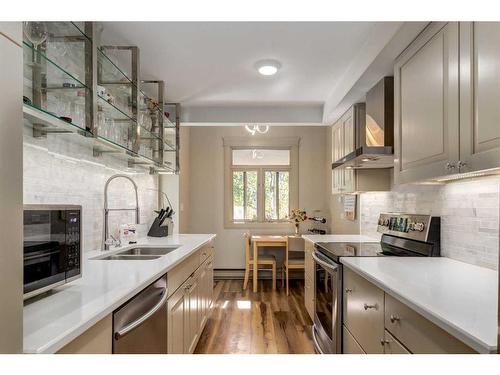 402-1229 Cameron Avenue Sw, Calgary, AB - Indoor Photo Showing Kitchen With Double Sink With Upgraded Kitchen