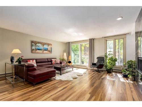 402-1229 Cameron Avenue Sw, Calgary, AB - Indoor Photo Showing Living Room