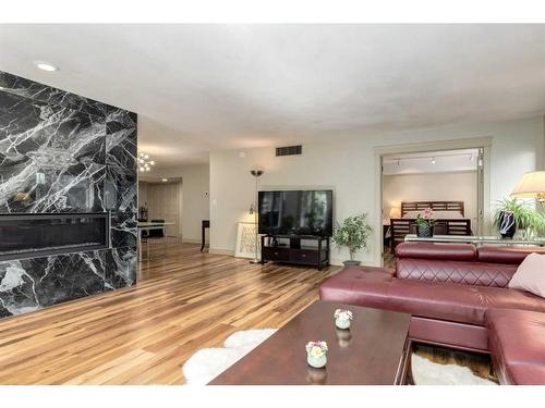 402-1229 Cameron Avenue Sw, Calgary, AB - Indoor Photo Showing Living Room With Fireplace