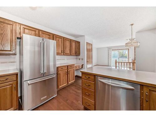 513 Hawkstone Drive Nw, Calgary, AB - Indoor Photo Showing Kitchen