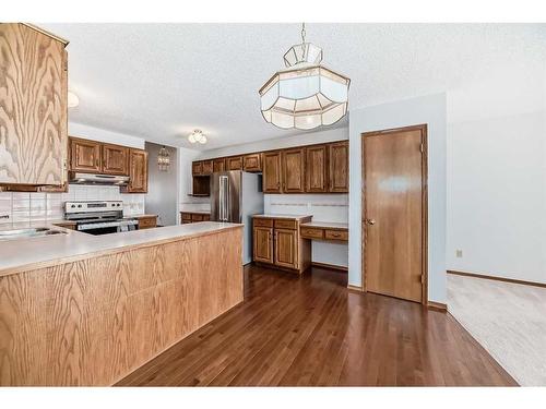 513 Hawkstone Drive Nw, Calgary, AB - Indoor Photo Showing Kitchen