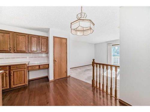 513 Hawkstone Drive Nw, Calgary, AB - Indoor Photo Showing Other Room