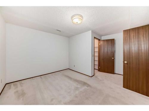 513 Hawkstone Drive Nw, Calgary, AB - Indoor Photo Showing Other Room