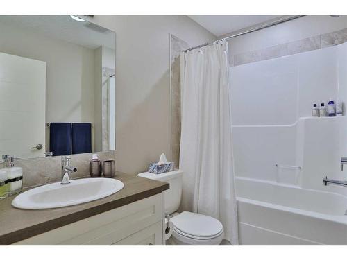 428 Nolan Hill Boulevard Nw, Calgary, AB - Indoor Photo Showing Bathroom