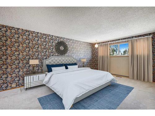 5848 Lodge Crescent Sw, Calgary, AB - Indoor Photo Showing Bedroom