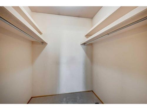 5848 Lodge Crescent Sw, Calgary, AB - Indoor With Storage