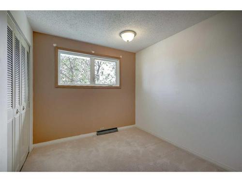 5848 Lodge Crescent Sw, Calgary, AB - Indoor Photo Showing Other Room