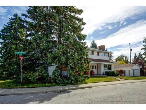 5848 Lodge Crescent Sw, Calgary, AB - Outdoor With Facade