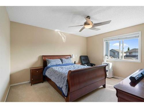 67 Elgin View Se, Calgary, AB - Indoor Photo Showing Bedroom