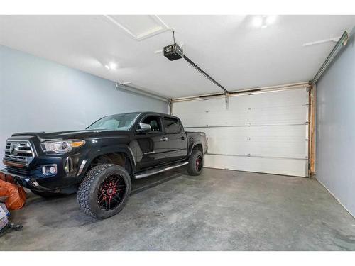 67 Elgin View Se, Calgary, AB - Indoor Photo Showing Garage