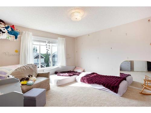 184 Hidden Creek Gardens Nw, Calgary, AB - Indoor Photo Showing Bedroom