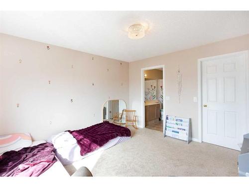 184 Hidden Creek Gardens Nw, Calgary, AB - Indoor Photo Showing Bedroom