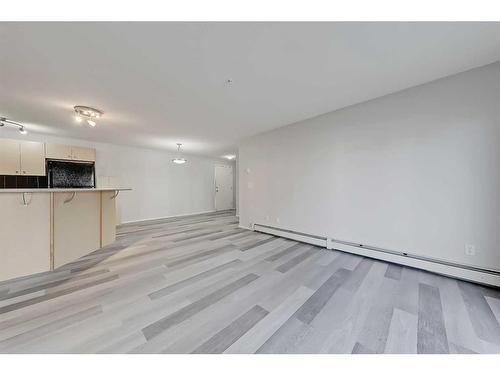 4216-60 Panatella Street Nw, Calgary, AB - Indoor Photo Showing Other Room