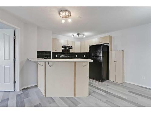 4216-60 Panatella Street Nw, Calgary, AB - Indoor Photo Showing Kitchen