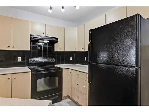 4216-60 Panatella Street Nw, Calgary, AB - Indoor Photo Showing Kitchen