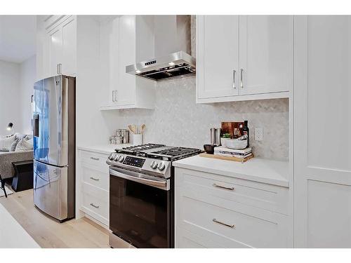 2B-3550 45 Street Sw, Calgary, AB - Indoor Photo Showing Kitchen With Stainless Steel Kitchen With Upgraded Kitchen