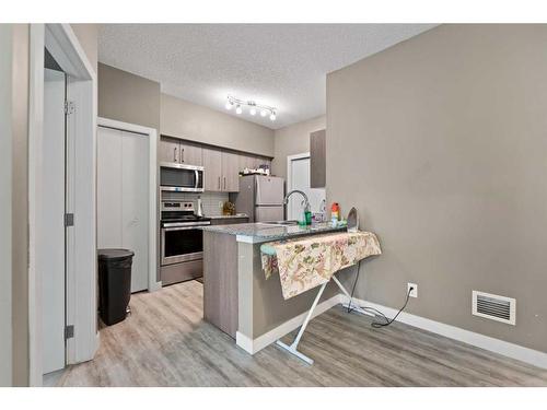 1605-4641 128 Avenue Ne, Calgary, AB - Indoor Photo Showing Kitchen